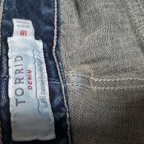 Torrid Denim cotton blend Jean shorts women size 18 - Picture 6 of 9